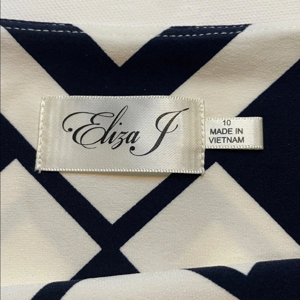 Eliza J shift dress Geometric, 3/4 sleeves, preppy, Excellent condition - Picture 9 of 9